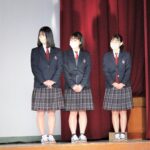 ３